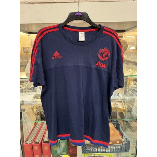 1122 - 4 Manchester United related T-Shirts & Shirts