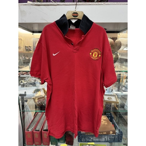 1122 - 4 Manchester United related T-Shirts & Shirts