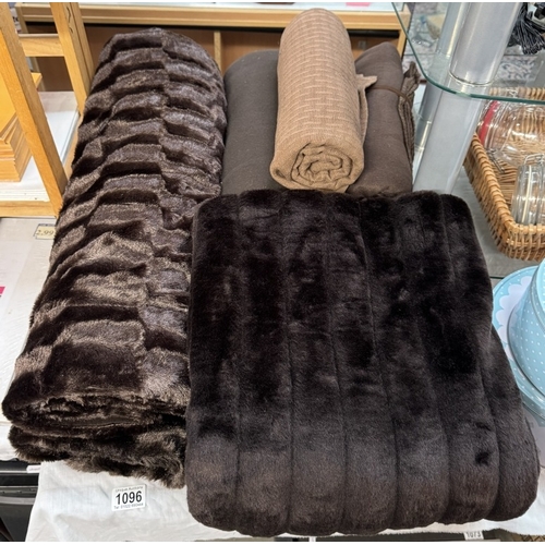 1096 - 6 New throws including 3 fleece