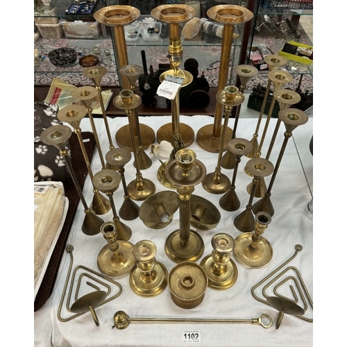 1102 - A good selection of mainly brass candlesticks