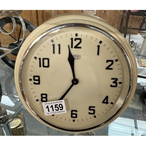 1159 - A vintage electric Metamec wall clock