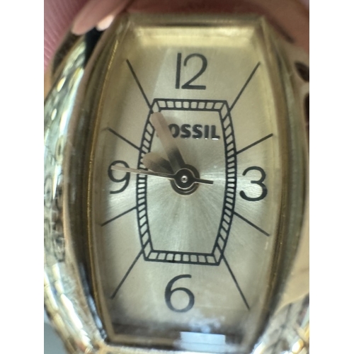 1161 - A ladies fossil wrist watch in tin