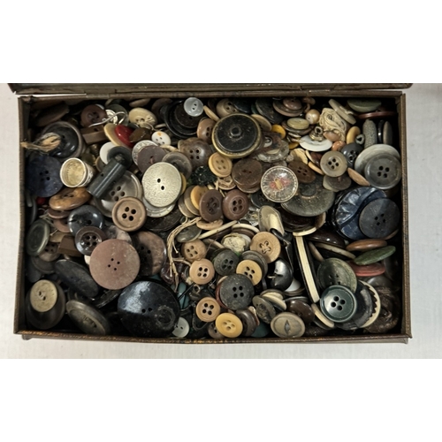 1165 - A vintage tin full of buttons