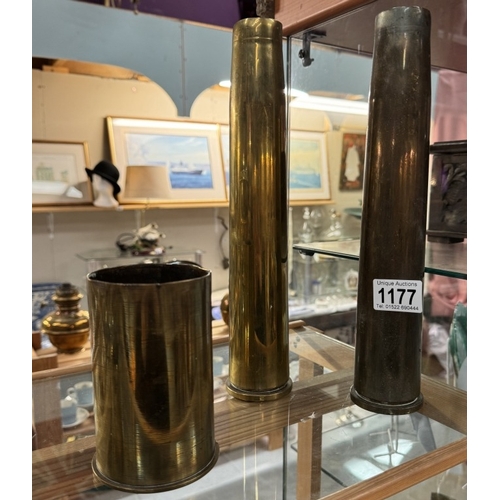 1177 - A pair of brass artillery shell cases dated 1942 and 1 dated 1917