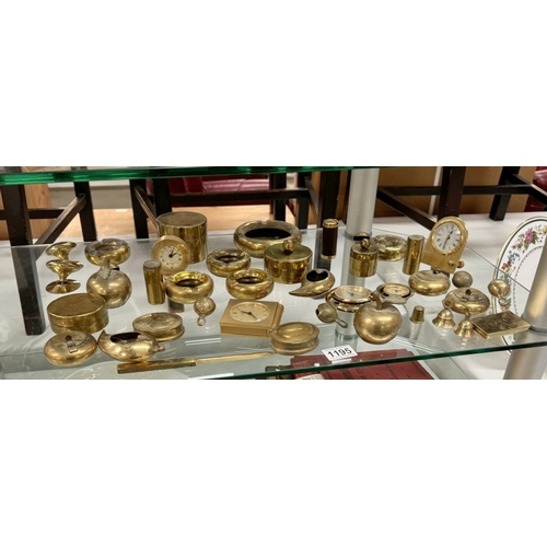 1195 - A good lot of vintage brass items