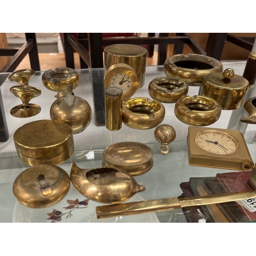 1195 - A good lot of vintage brass items