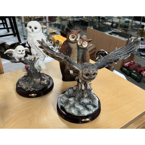 1230 - A selection of owl ornaments including The Julianna Collection