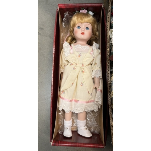 405 - A box of collectors dolls