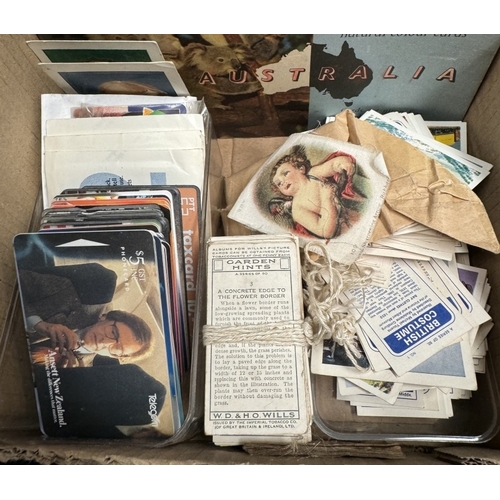 436 - A quantity of Weetabix 3D view cards with viewer, Albums of tea cards, Loose cigarette cards & Vinta... 