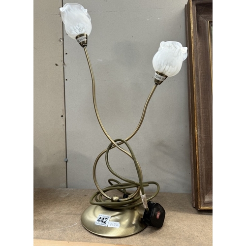 442 - A decorative table lamp