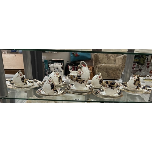 454 - A Porcelain vintage tea set, 8 settings