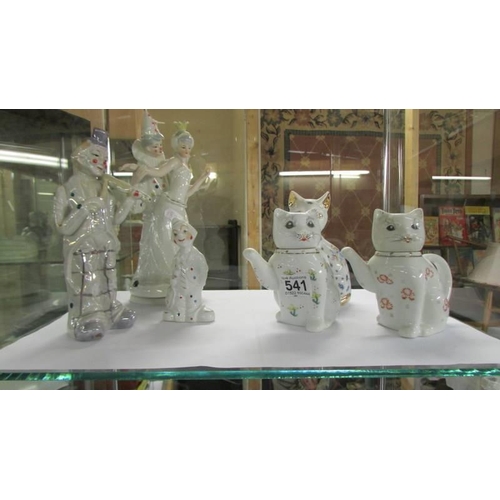 541 - A cat, two cat teapots and three clown figures including a musical example.