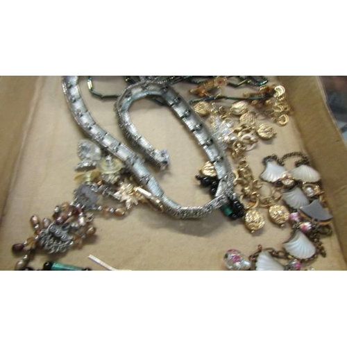 558 - A 'Bedazzle' choker and other jewellery.