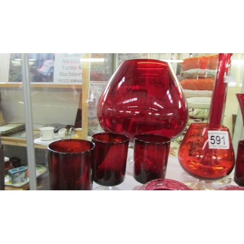 591 - A mixed lot of red and cranberry glass items. COLLECT ONLY.