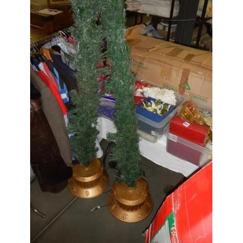 662 - A large quantity of Christmas decorations including trees, COLLECT ONLY.