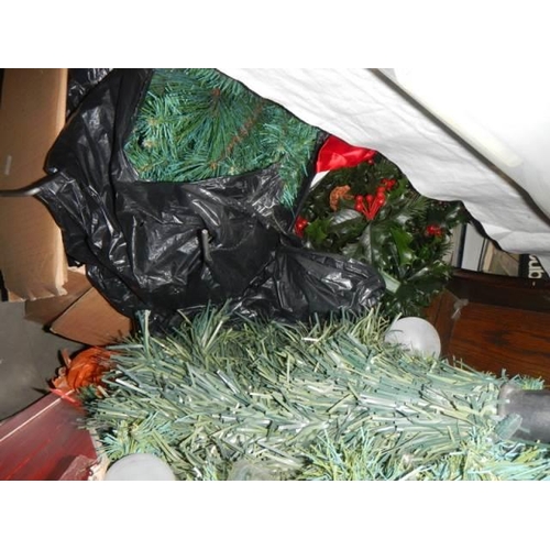 662 - A large quantity of Christmas decorations including trees, COLLECT ONLY.