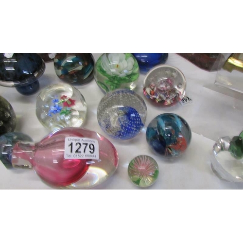 1279 - A good lot of glass paperweights and specimen vases.