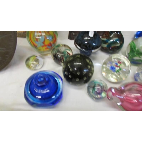 1279 - A good lot of glass paperweights and specimen vases.