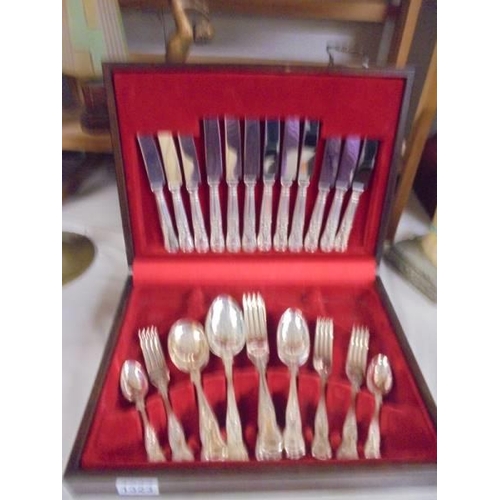 1323 - A Canteen of King's Pattern cutlery.