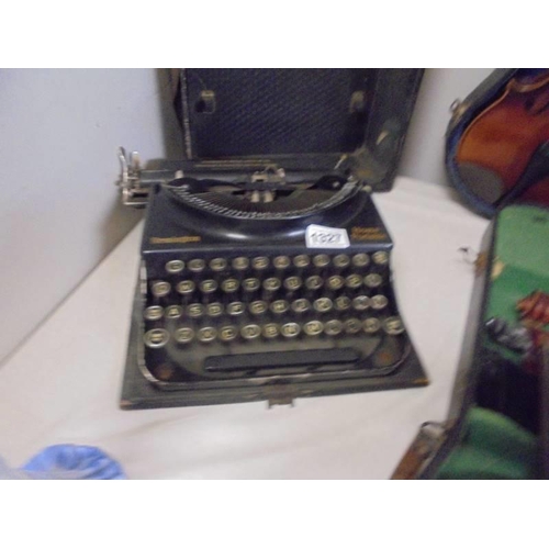 1327 - A vintage Remington portable typewriter.