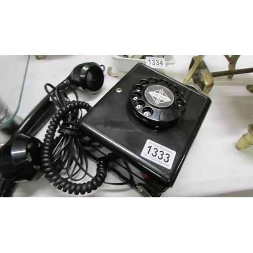 1333 - A vintage black telephone with two bells.