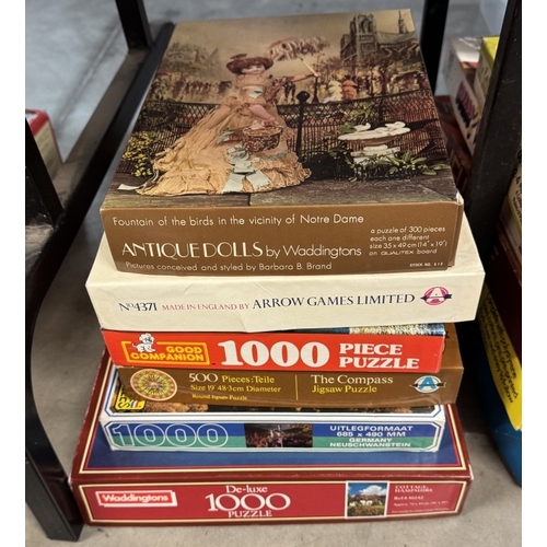 98 - A quantity of vintage jigsaws (Unchecked) & board games including Mastermind