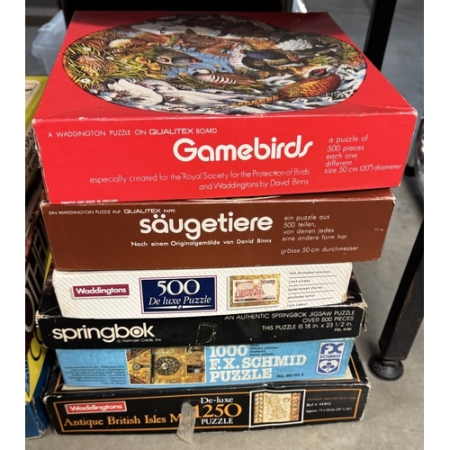 98 - A quantity of vintage jigsaws (Unchecked) & board games including Mastermind