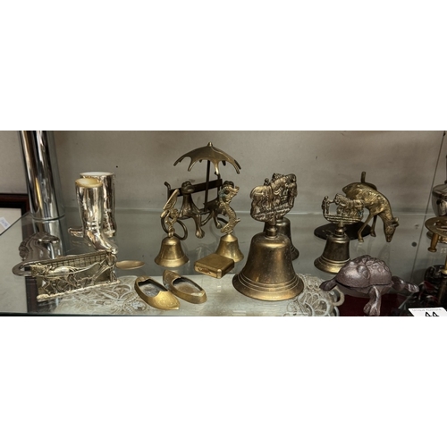 44 - A mixed lot of brassware