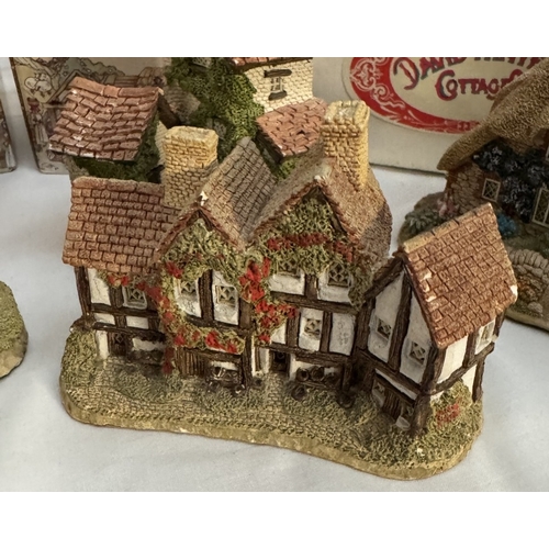 146 - 7 boxed David Winter cottages and 10 unboxed models