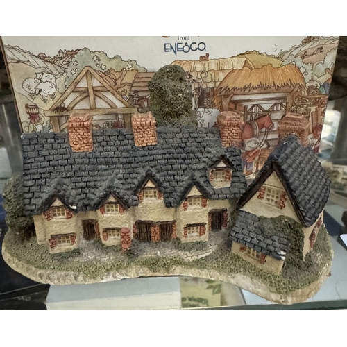 148 - 5 boxed David Winter cottages and 7 unboxed models