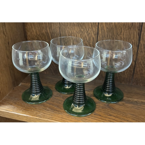 280 - 14 German style green stemmed wine glasses (6 with vine decorations)