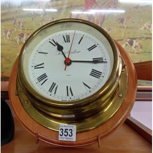 353 - A mid 20th century ships battery clock