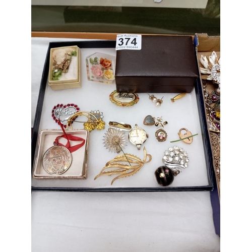 374 - A mixed lot of brooches and other costume jewellery