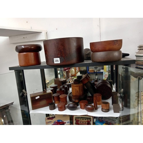 386 - A good selection of old wooden bowls & lidded boxes