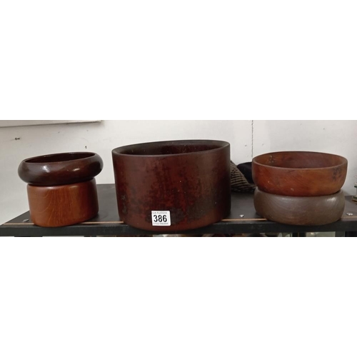 386 - A good selection of old wooden bowls & lidded boxes