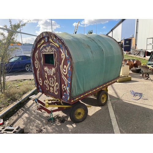 100B - Small gypsy caravan A/F
In need of repair