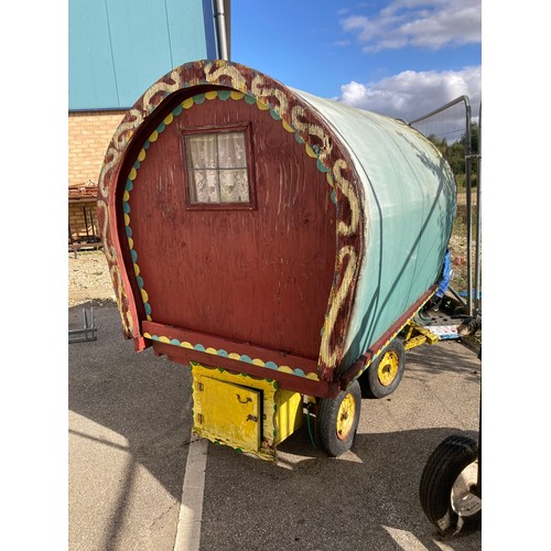 100B - Small gypsy caravan A/F
In need of repair