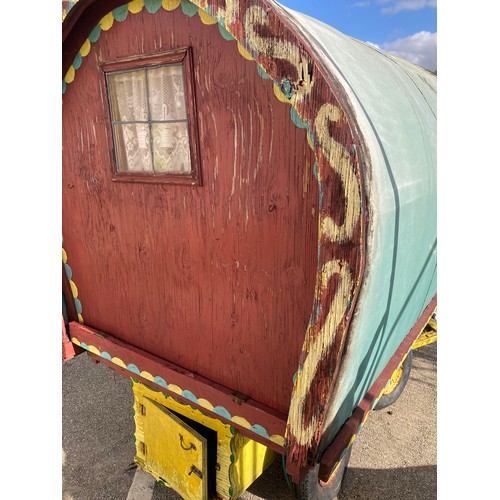 100B - Small gypsy caravan A/F
In need of repair