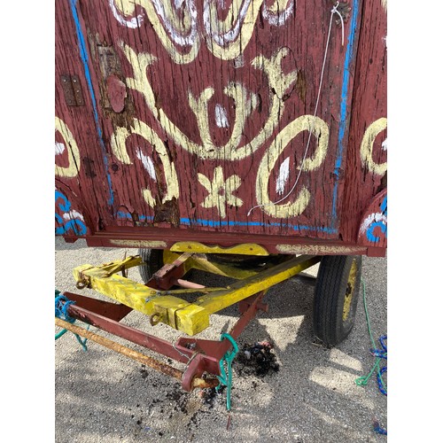 100B - Small gypsy caravan A/F
In need of repair