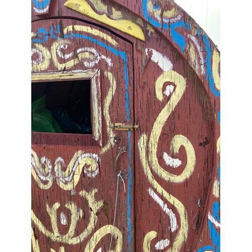 100B - Small gypsy caravan A/F
In need of repair