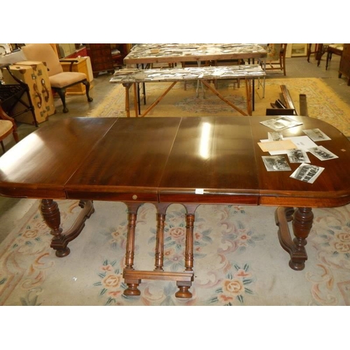 1495 - A good quality early French mahogany dining table with two leaves, COLLECT ONLY.