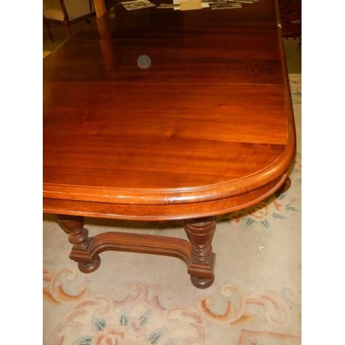 1495 - A good quality early French mahogany dining table with two leaves, COLLECT ONLY.