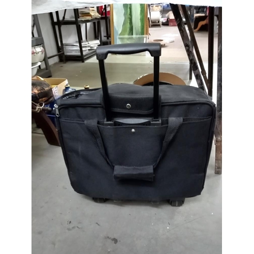 424 - A large travel bag/case with handle