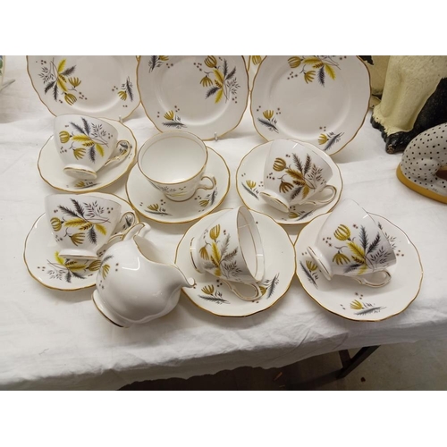 431 - A 20 piece Colclough tea set