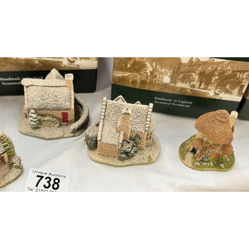 738 - A collection of Lilliput Lane cottages (some boxed)