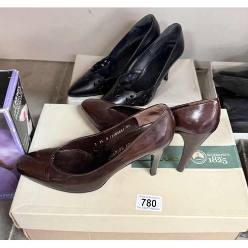 780 - A quantity of ladies shoes size 6, 4.5 etc including Charles Jourdan Paris size 7.5 & A Carmen haird... 