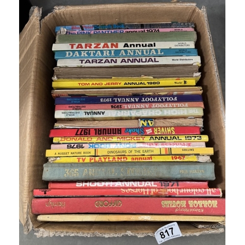 817 - A box of vintage children's annuals