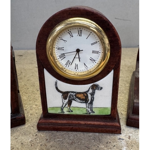 829 - A History craft fox hound calendar/clock & pad stand