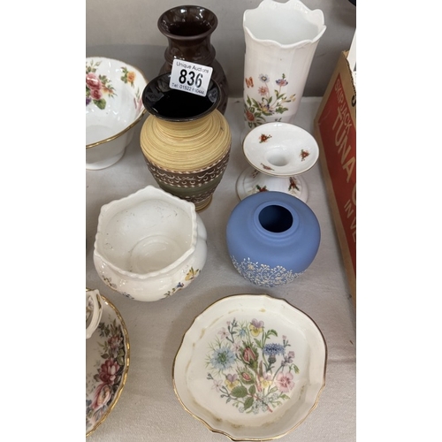 836 - A mixed lot of pottery etc including Royal Albert, Aynsley etc