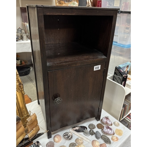 858 - A vintage oak bedside cupboard